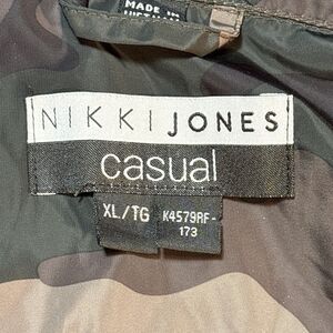 Nikki Jones Anorak Camo Jacket Women's XL Zip Up Hidden Hood Roll Tab Sleeves